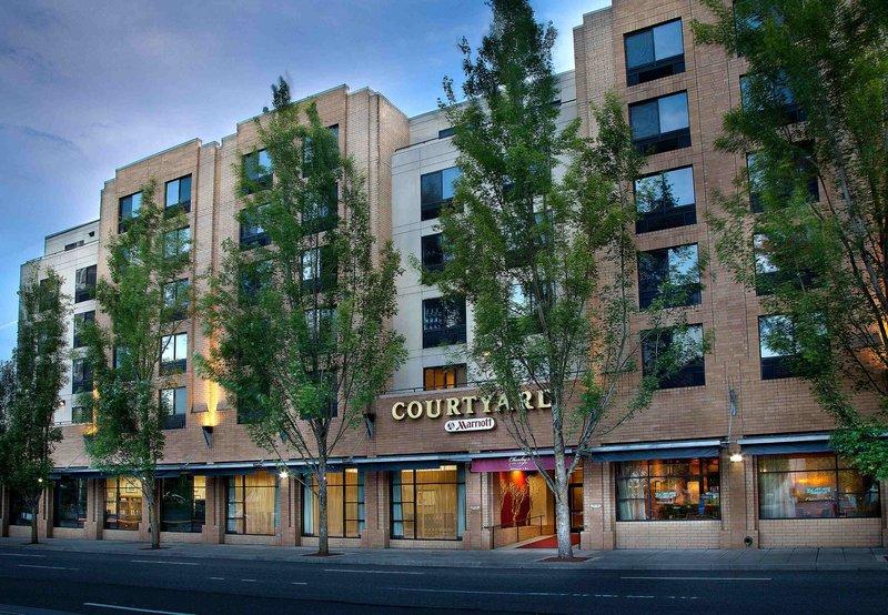 Courtyard Downtown / Convention Center Hotel 3*