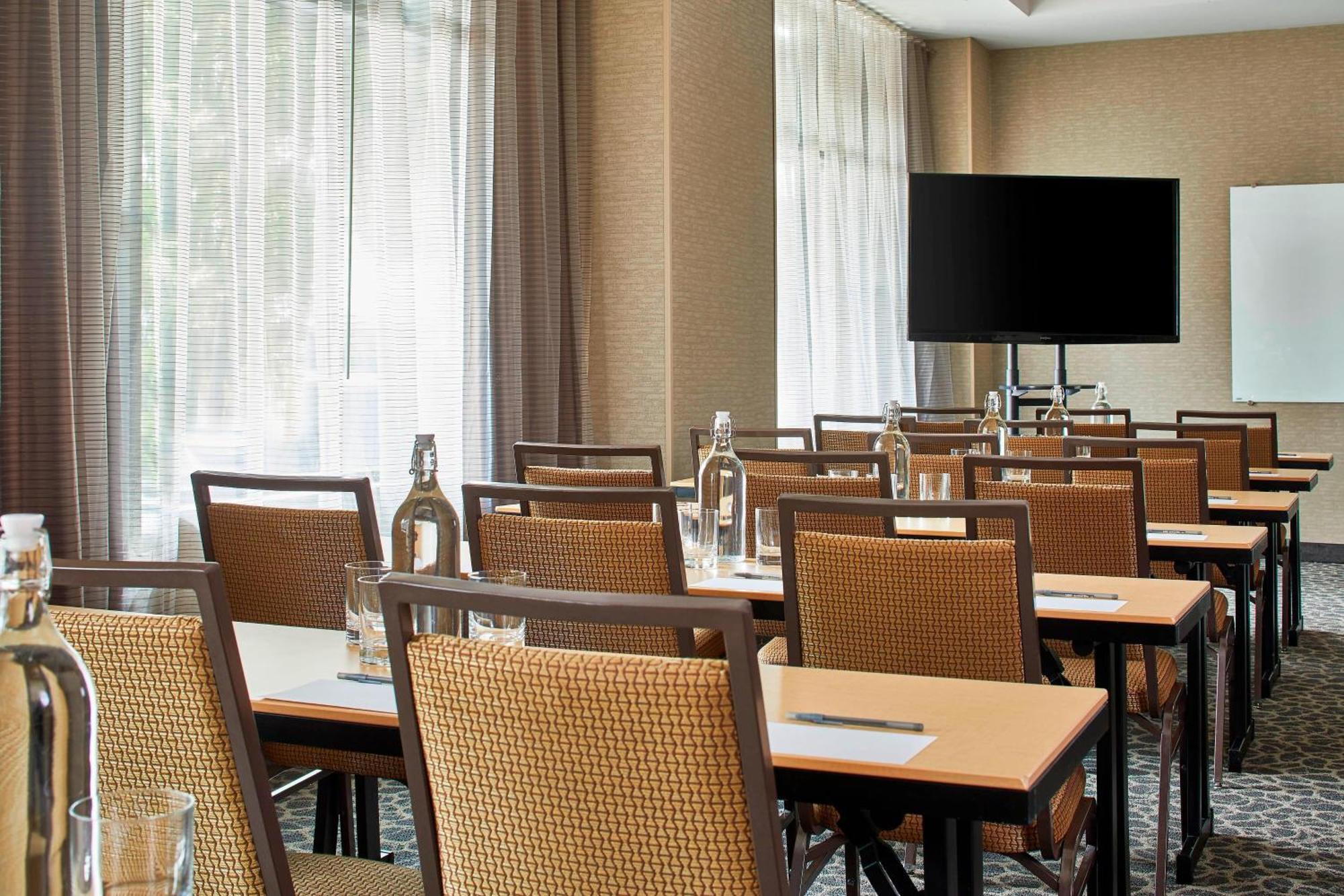 Courtyard Downtown / Convention Center 3*