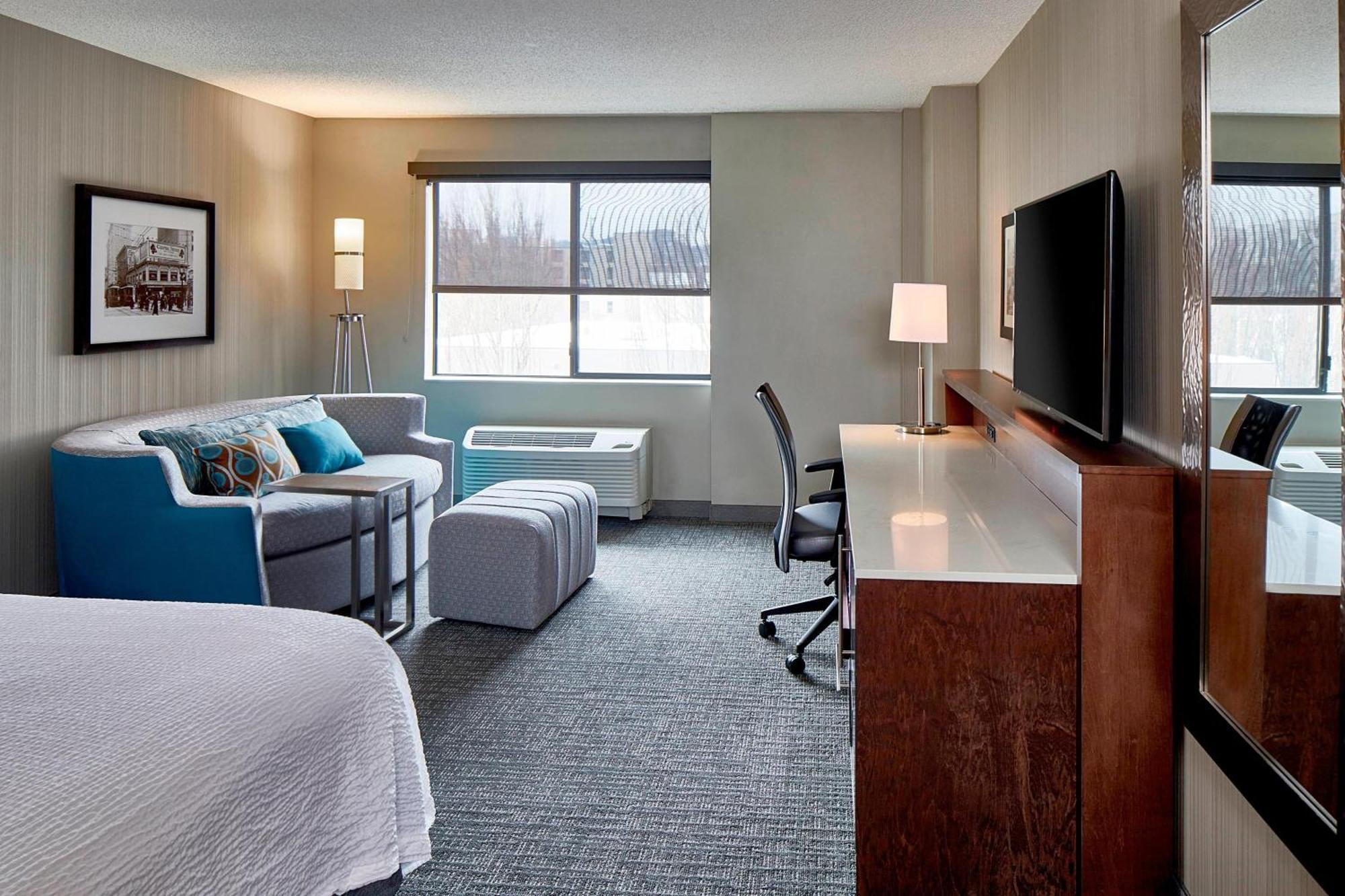 Hotel Courtyard Downtown / Convention Center 3*