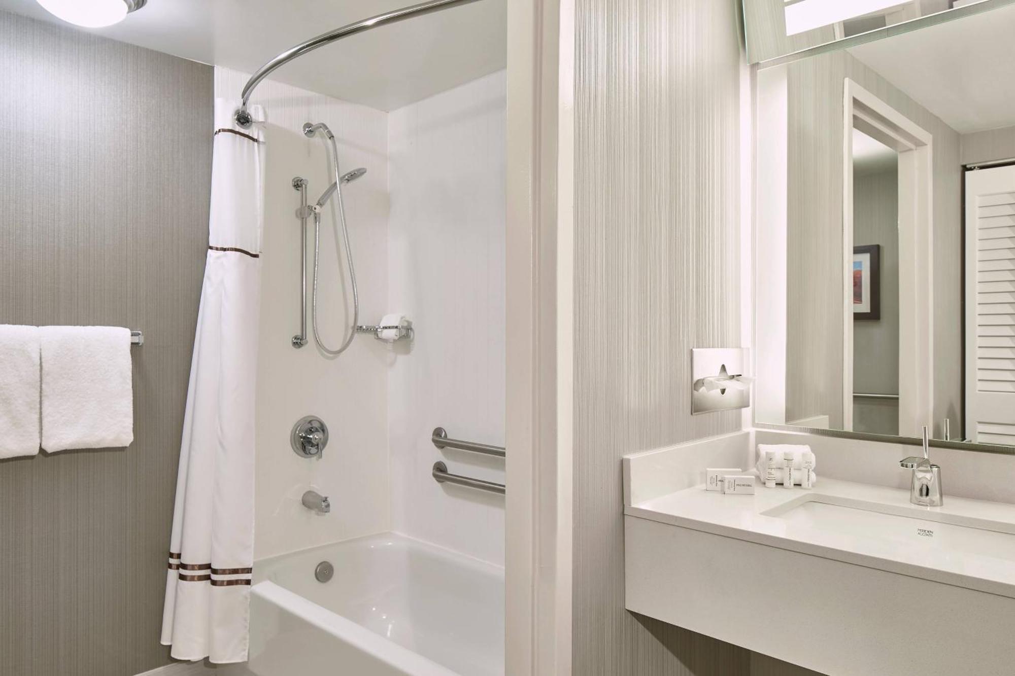 Courtyard Downtown / Convention Center Hotel 3*