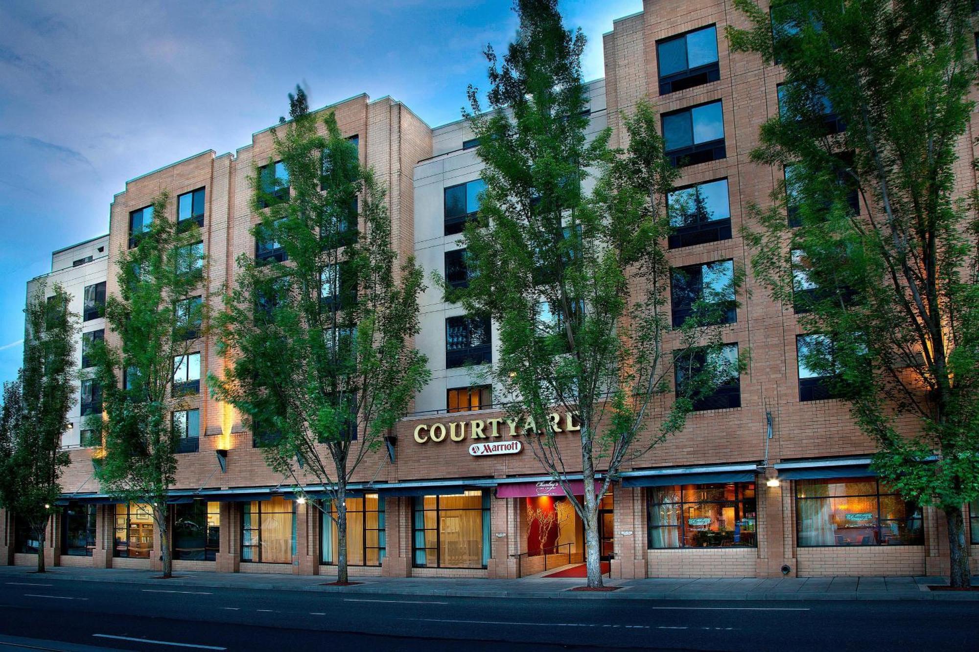 Courtyard Downtown / Convention Center Hotel