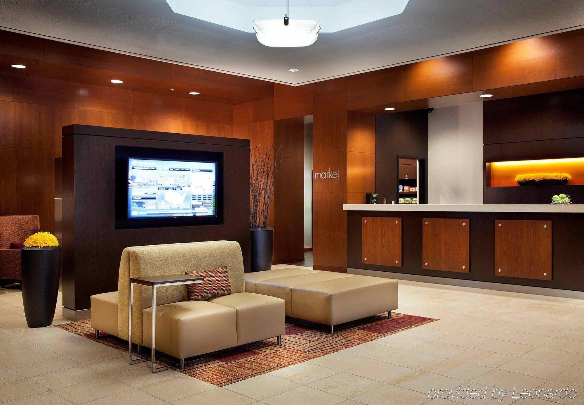 Courtyard Downtown / Convention Center Hotel