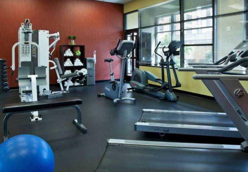 Hotel Courtyard Downtown / Convention Center 3*